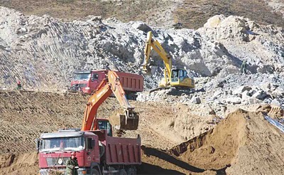 China Gold: Mining in Gyama .jpg