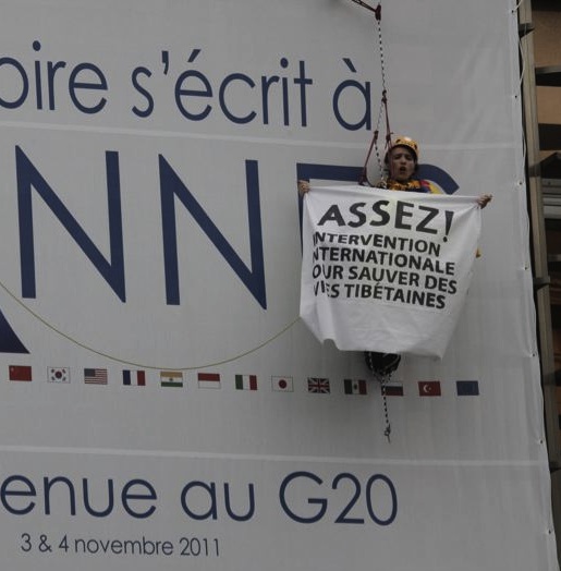 Banner Hang in Cannes